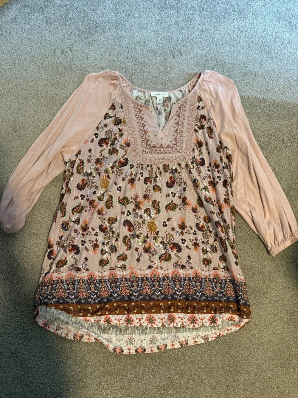 Women's Top - Picture 1 of 3